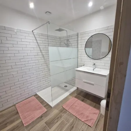 Vos A 3 Minutes De La דירה